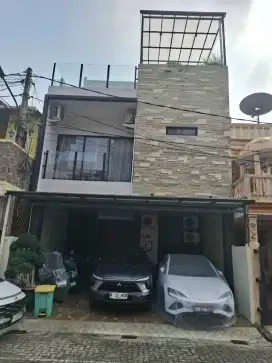 Dijual rumah 3 lantai, shm hdp selatan cengkareng residence