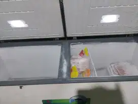 Freezer 2 pintu kondisi prima