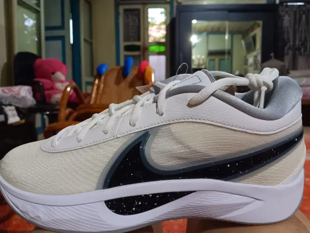 Dijual Sepatu basket gianis freak 6 EP FJ7807