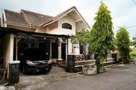 Rumah Siap Sewa - Strategis Asri - Baru Renovasi - Sewa Tahunan