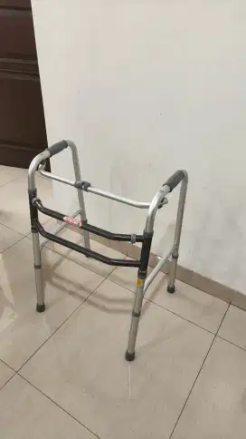 Dijual Alat Bantu Jalan Kaki 4 Avico