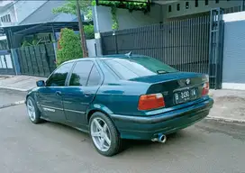 BMW 320i 1996 e36 m52