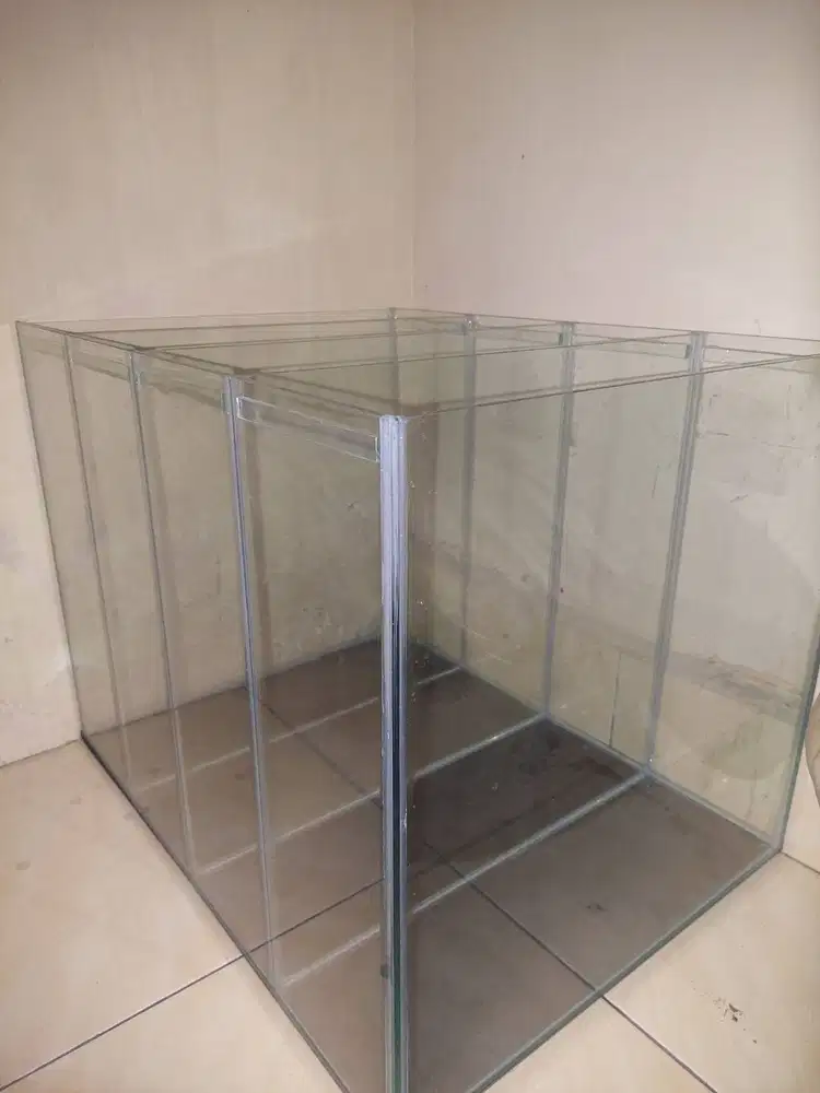 AQUARIUM 99% SEPERTI BARU