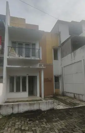 Rumah murah 2 lantai di kota medan jalan gatot subroto hanya 500jutaan