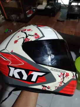 Helm KYT TT course Xavi sakura