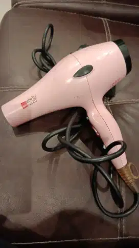 Di jual hairdryer+catok bekas... 800k...istimewa