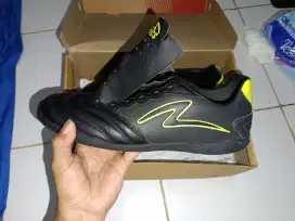 Sepatu Specs Original