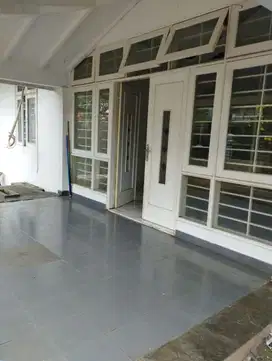 Dijual Rumah tua terawat jalan Bendi dekat Gandaria City