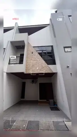 JUAL RUMAH BARU DI CLUSTER RAWAMANGUN - Akses 2 Mobil, Bebas Banjir