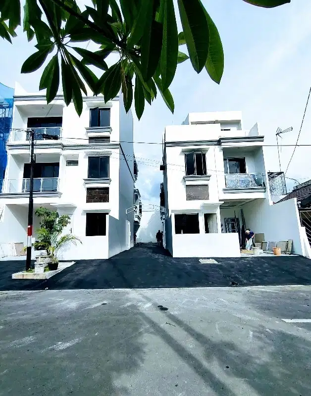 rumah mewah di Setiabudi Jakarta Selatan dekat stasiun Manggarai