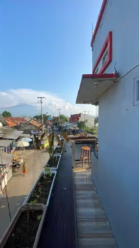 SATU SATUNYA KIOS DI TENGAH PASAR