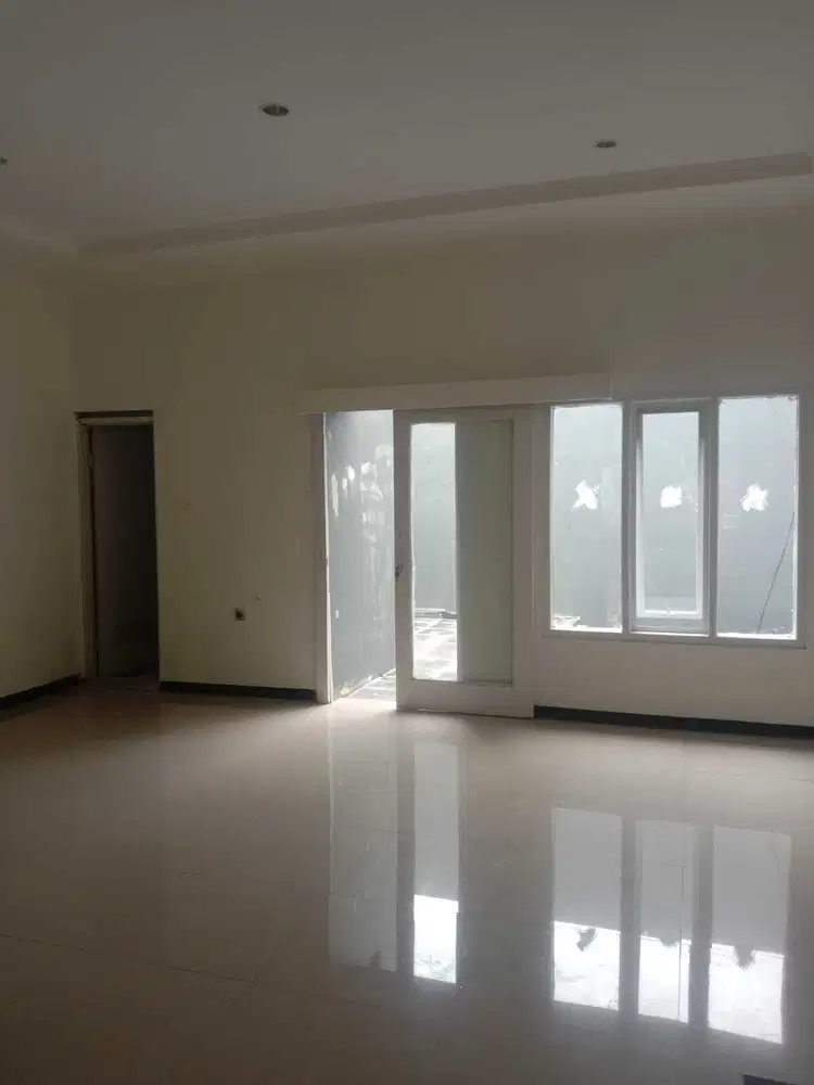 Jual rumah 2 lantai karasak