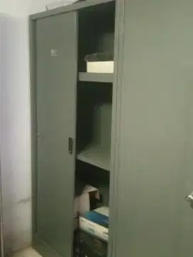Lemari besi kantor bekas
