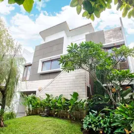 Rumah with Tropical / Villa ambiance. Aeon Mall BSD. 4,2 M.