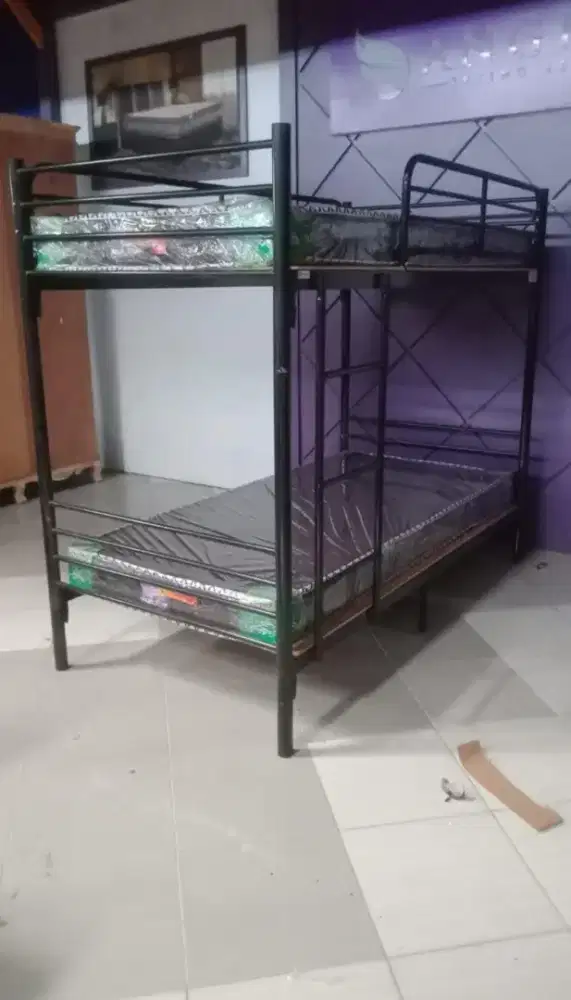 Tempat tidur tingkat besi 190x90