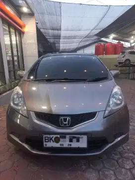DIJUAL HONDA JAZZ RS TAHUN 2010 TRANSMISI MATIC. FULL STANDART