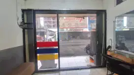 Di jual kaca tebal 8mm
Rangka baja kokoh
Pintu sleding