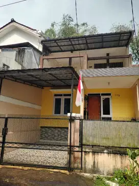 Turun harga rumah 2 Lantai Perum Prana Estate pusat Kota Sukabumi