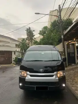 Hiace commuter Hitam 2022 low KM