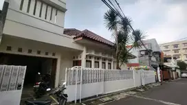 Rumah sewa Pancoran, Dekat stasiun Cawang Jakarta selatan