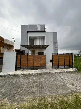 Dijual Cepat Rumah Villa 2 Lantai Furnish dekat Alun Alun Kota Batu