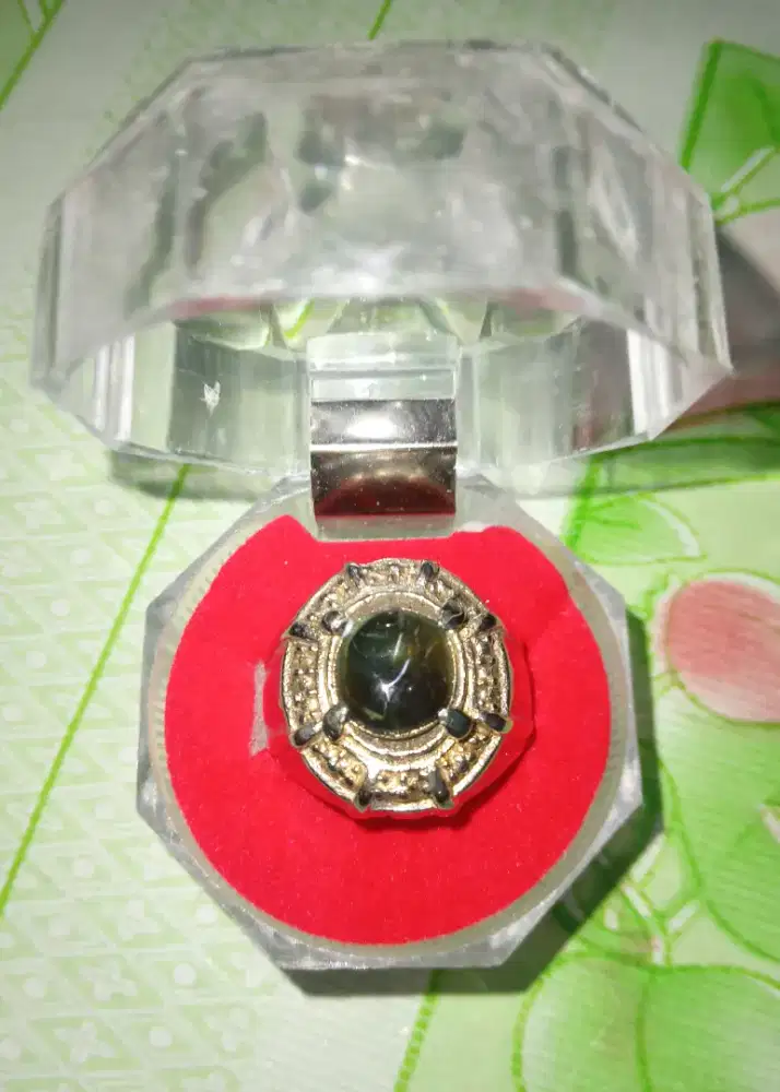 Batu permata green safir kantoran