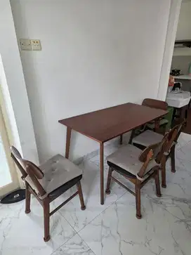 meja makan kayu 4 kursi