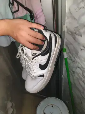 Jual cepat Sepatu Nike ukuran 44