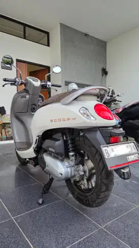 Scoopy Prestige White 2023