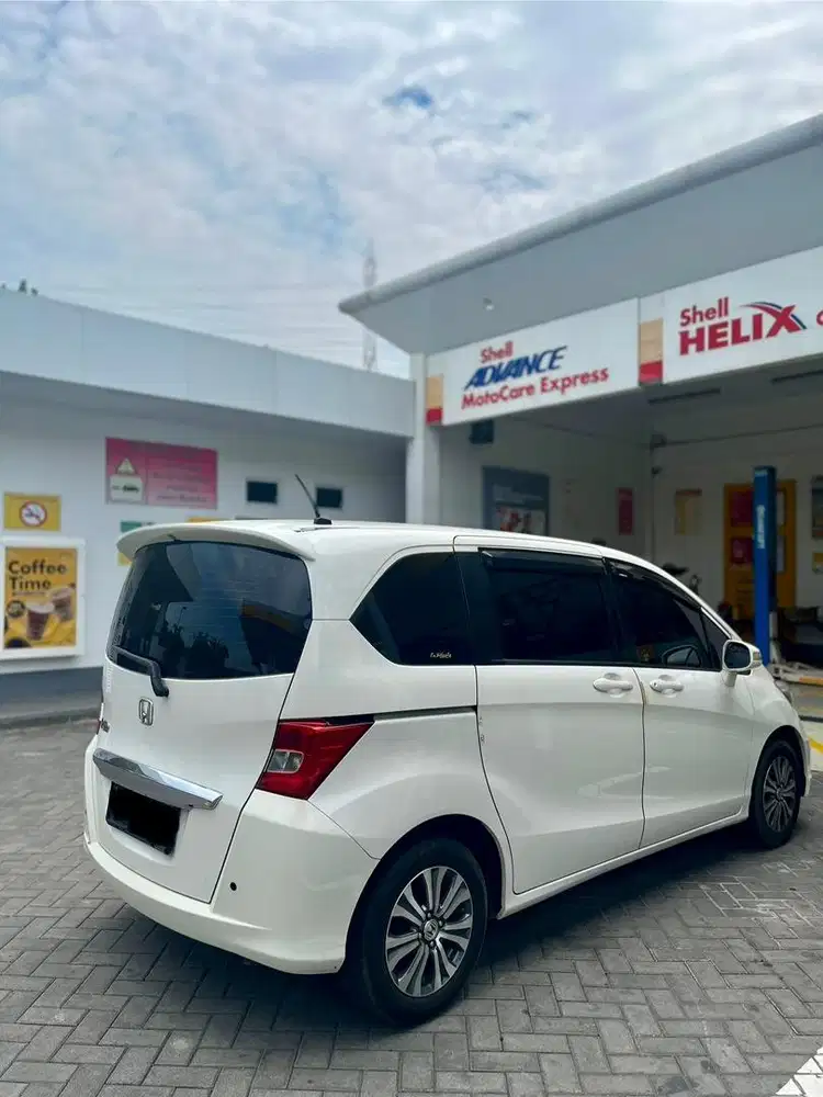 Freed 2013 tipe S PSD low km