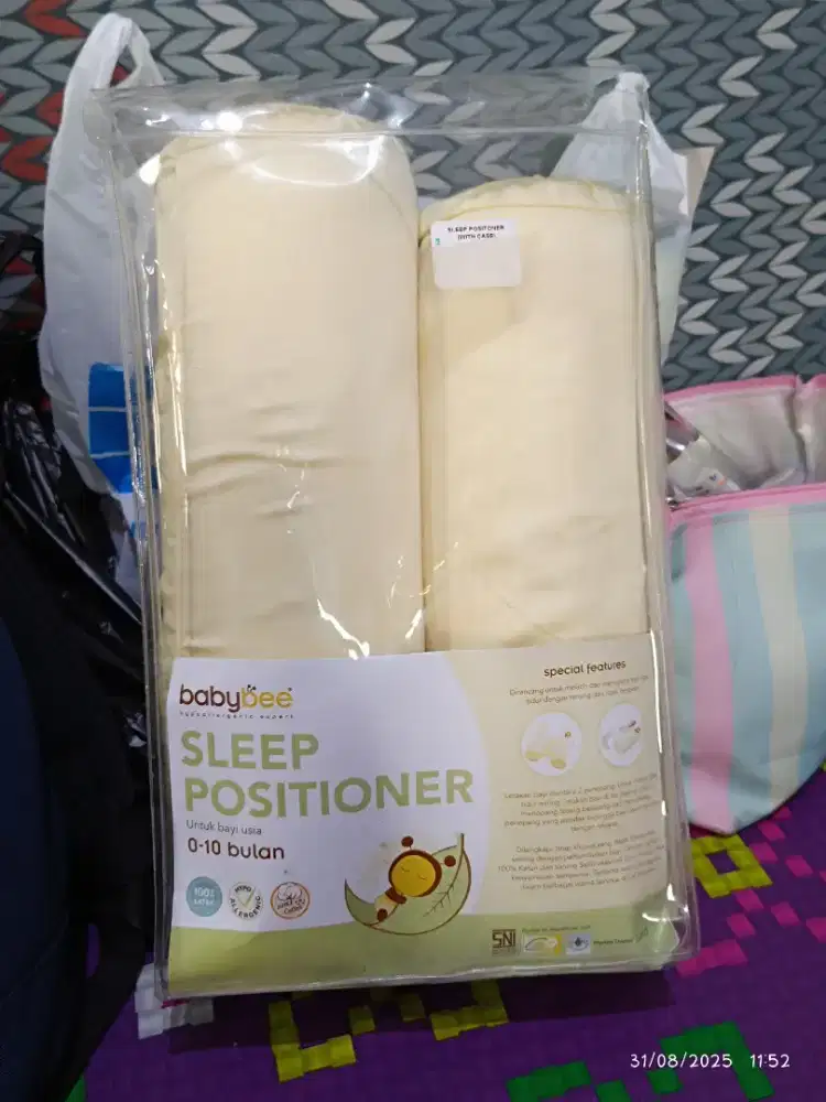 Sleep positioner (penopang tidur bayi)