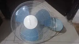 Kipas dinding Advance 16