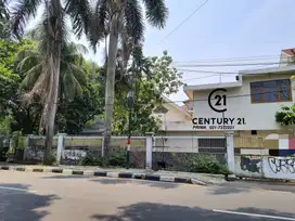 Rumah  Hook Strategis Di Jalan Darmawangsa Jakarta Selatan