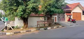 RUMAH HOOK CANTIK  2 LT TURUN HARGA DI PONDOK KELAPA JAKTIM