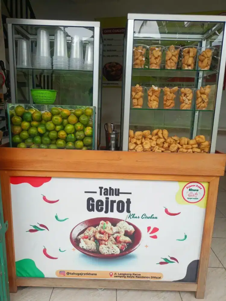 Jualan Jajanan Tahu Gejrot