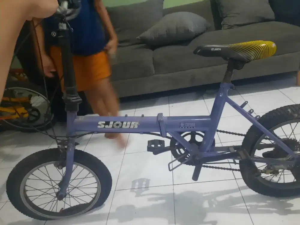 Sepeda lipat ukuran 16 masih bagus..