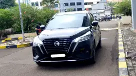 Nissan kicks e power hybrid 2020 hitam