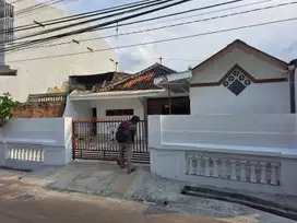 Rumah dijual di Jl. Patiunus, Pandean Lamper, Gayamsari