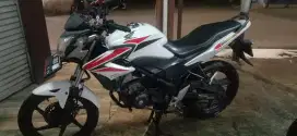 Honda cb150r 2014