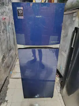 Kulkas 2 pintu merek AQUA inverter