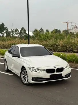 [LIKE NEW, CASH!!] BMW 320i F30 LCI Sport Line B48 2017/ Facelift 2018