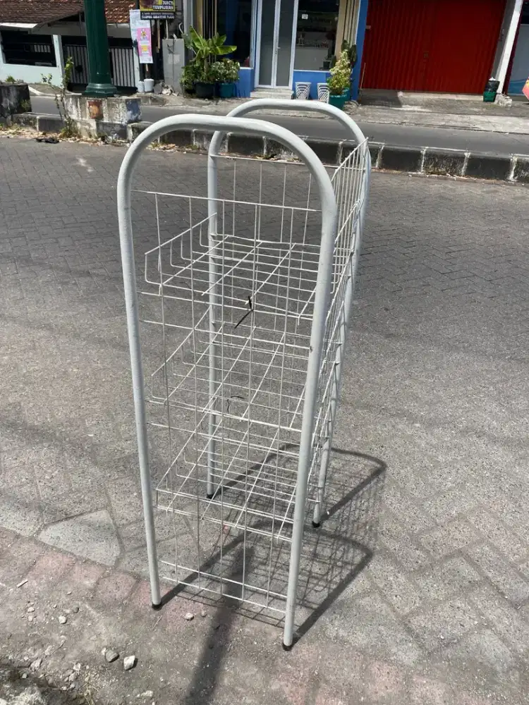 Rak Makanan Ringan Barang 3 Tingkat