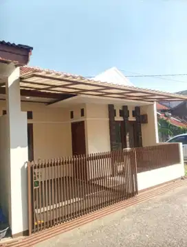 Rumah Mungil Siap Pakai Area Jalan Logam Buah Batu Bandung