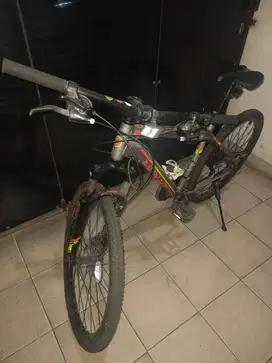 Sepeda MTB merek POLYGON, seri Monarch 4.