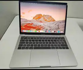 Macbook Pro 2017 Non Touchbar core i5 Ram 16GB/256GB Good condition