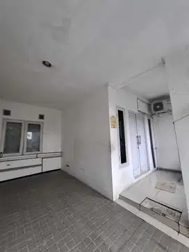 Rumah 2 Lantai di Sektor 6 Gading Serpong, Harga Nego