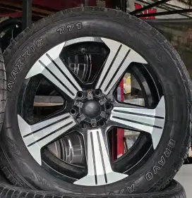 Velg Incubus R20 PCD6x139.7 Black Polish. Velg Ban Maxxis AT 4pcs.