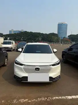 Honda HRV E CVT 2022 pearl white