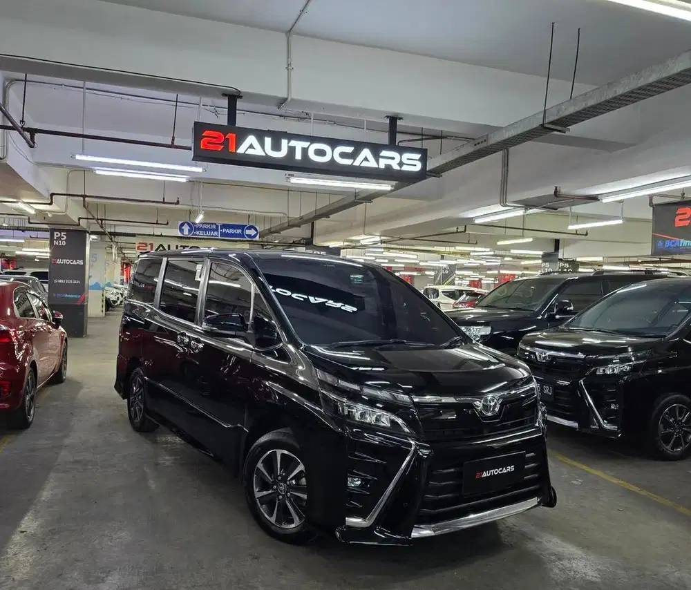 Toyota Voxy 2.0 2021 AT