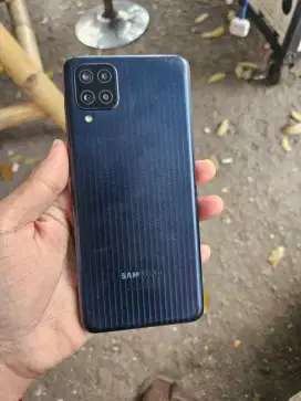 Samsung M12 4/64 hp casan